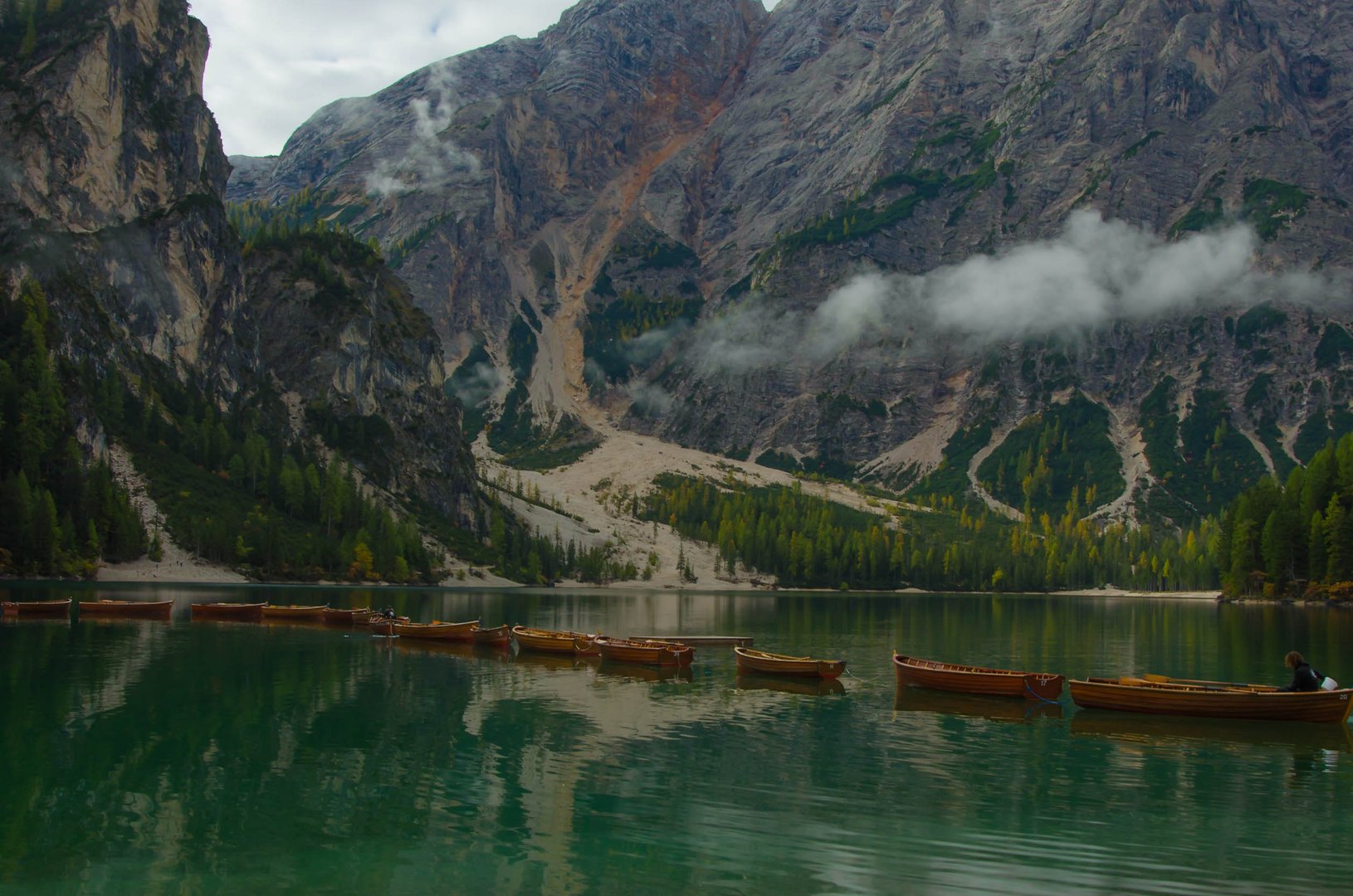 Perlenkette am Pragser Wildsee