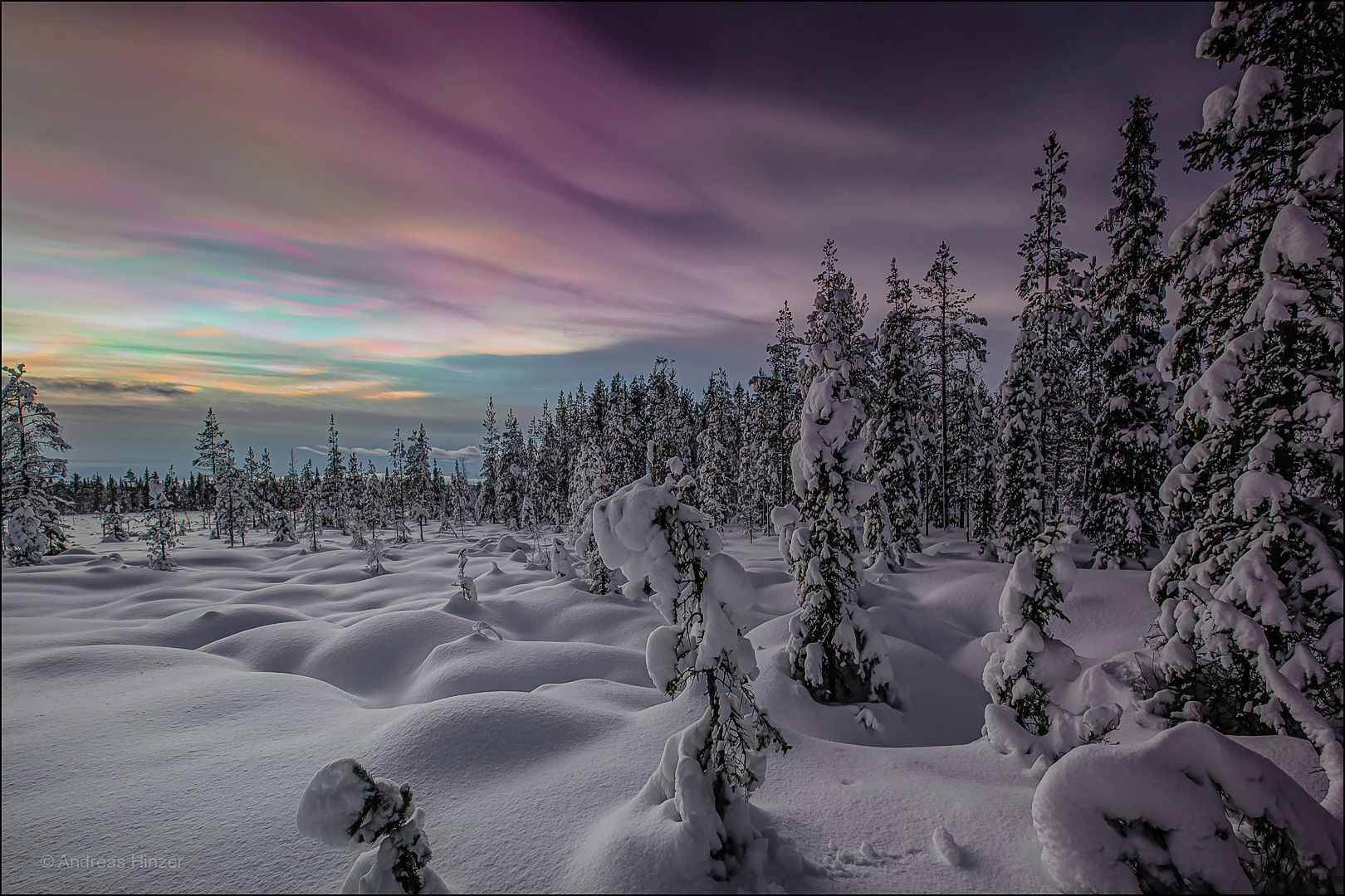 Perlmutt Wolken über Lapland