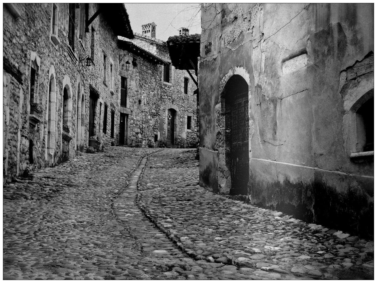 Pérouges déserte