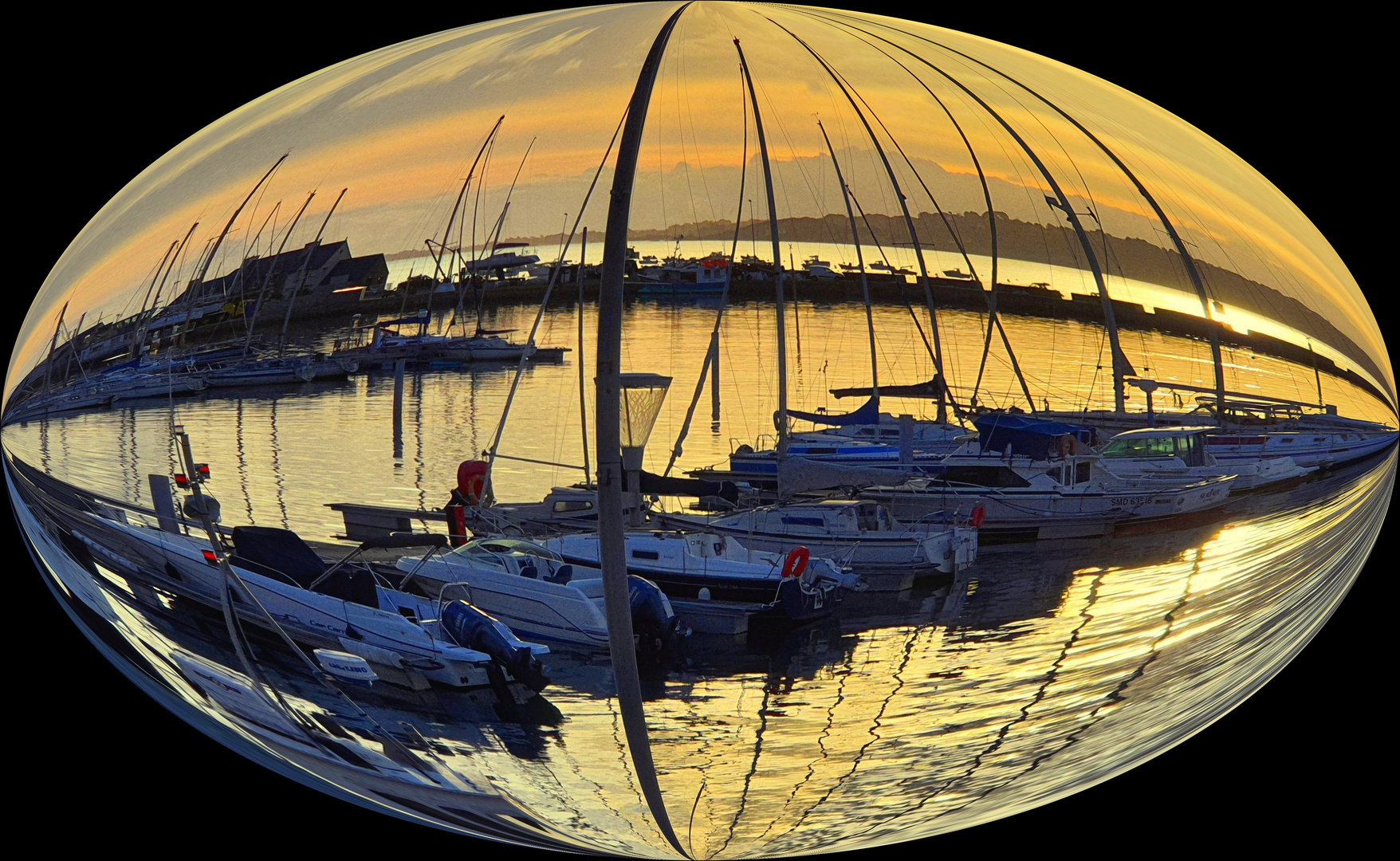 Perros-Guirec : Le port de plaisance dans sa bulle