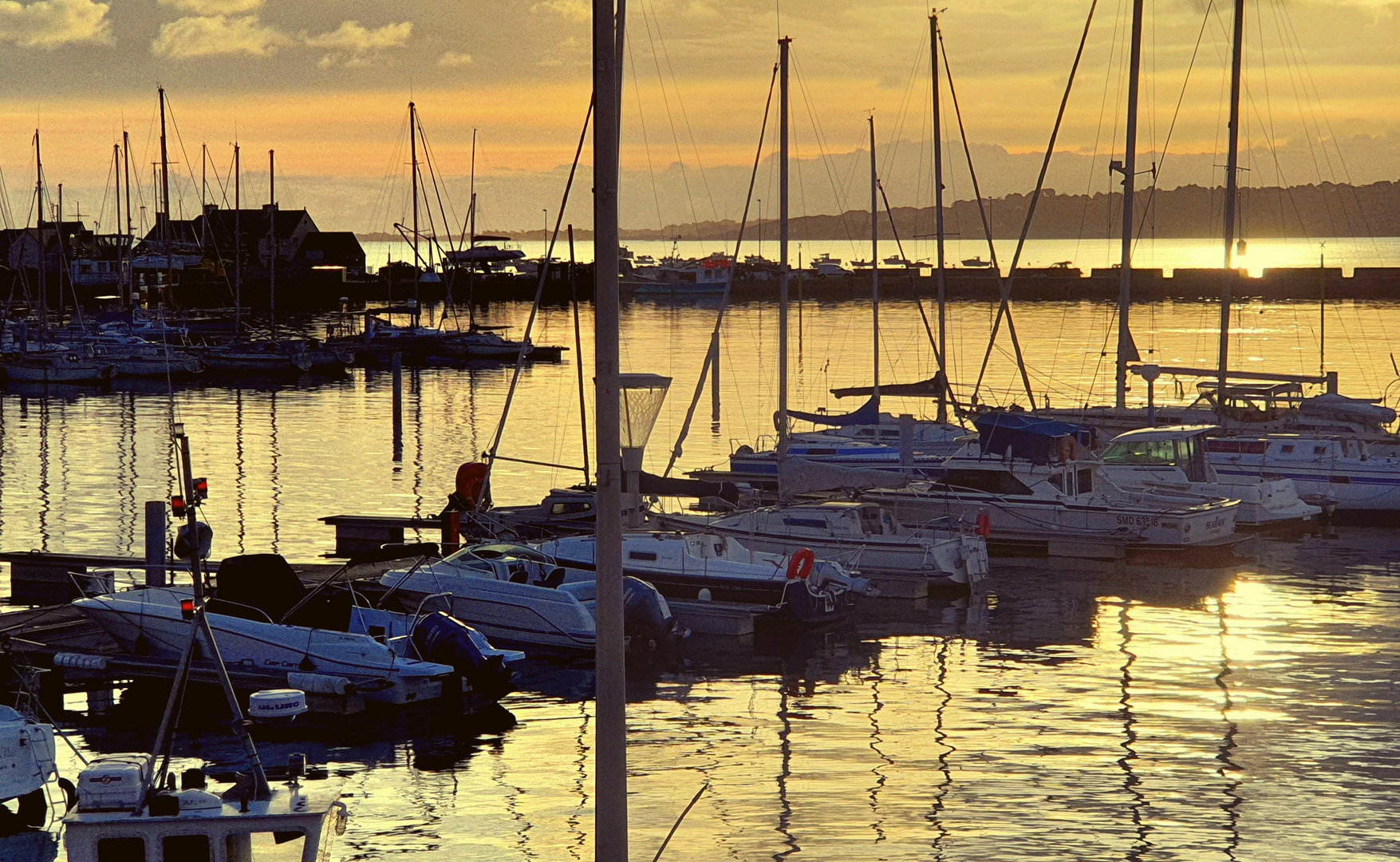 Perros-Guirec : un soir au port de plaisance 