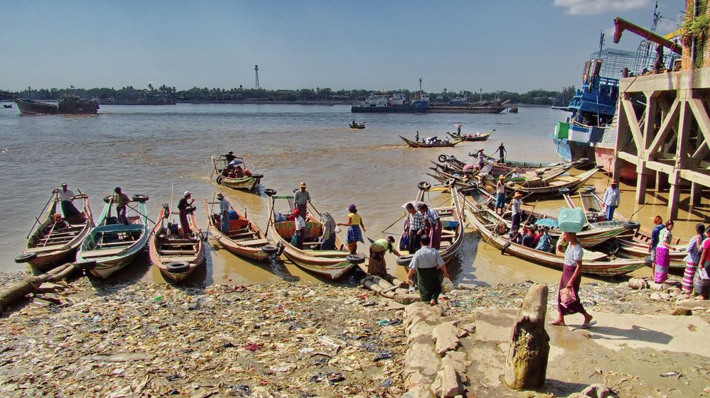 Personenbeförderung am Yangon River