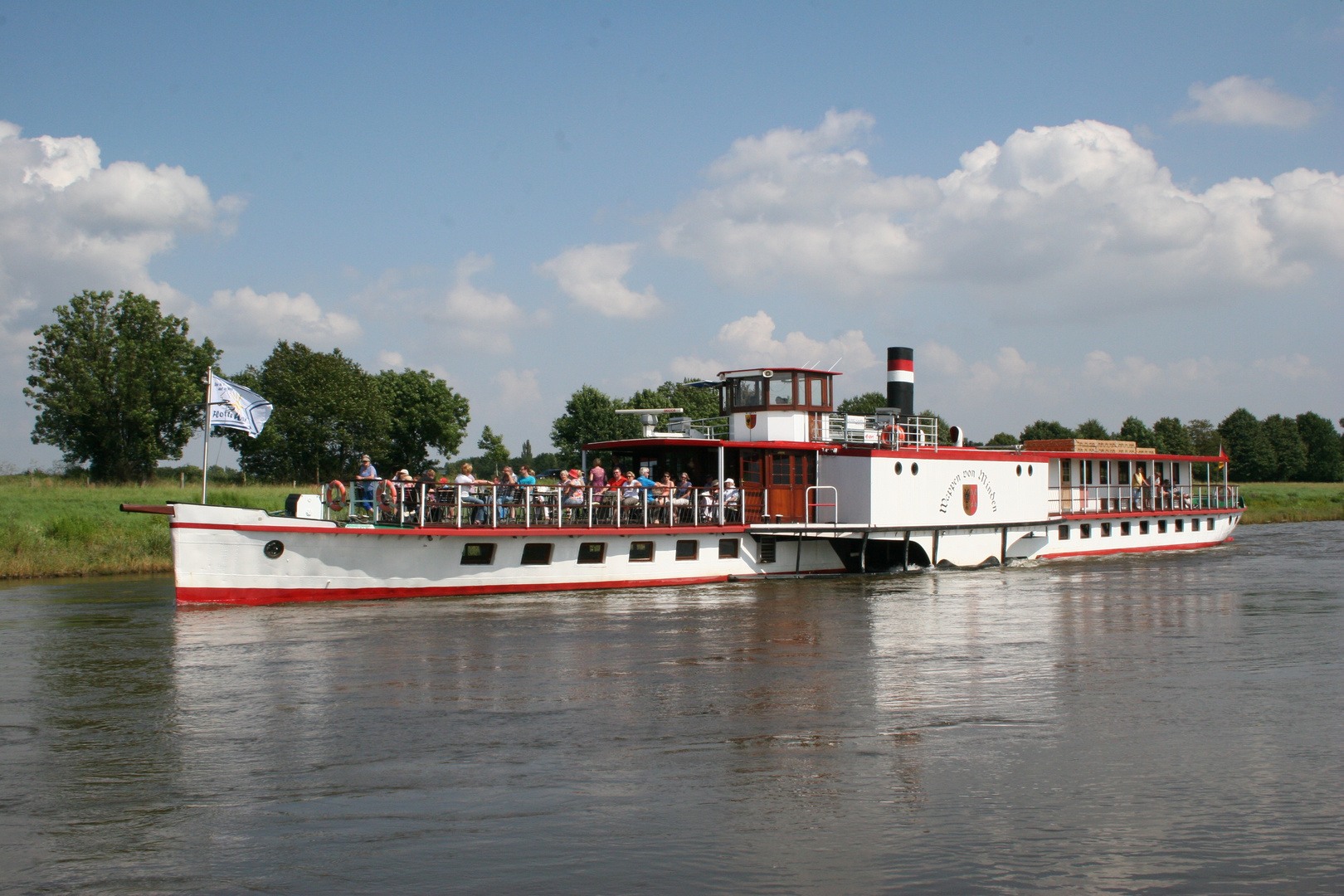 Personenschiff auf der Weser