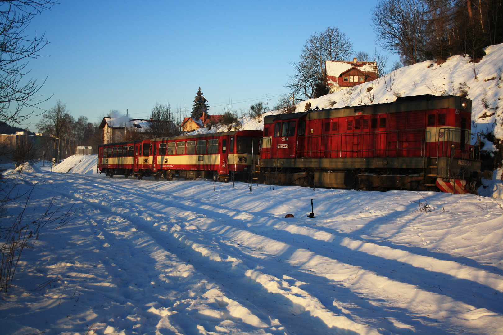 Personenzug auf Bergfahrt .