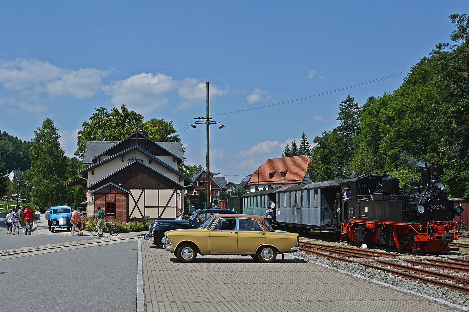 Personenzug aus Grünstädtel in Oberrittersgrün angekommen