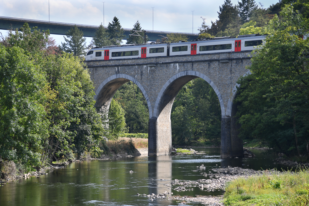 Personenzug-Eisenbahnbrücke Remouchamps (B)