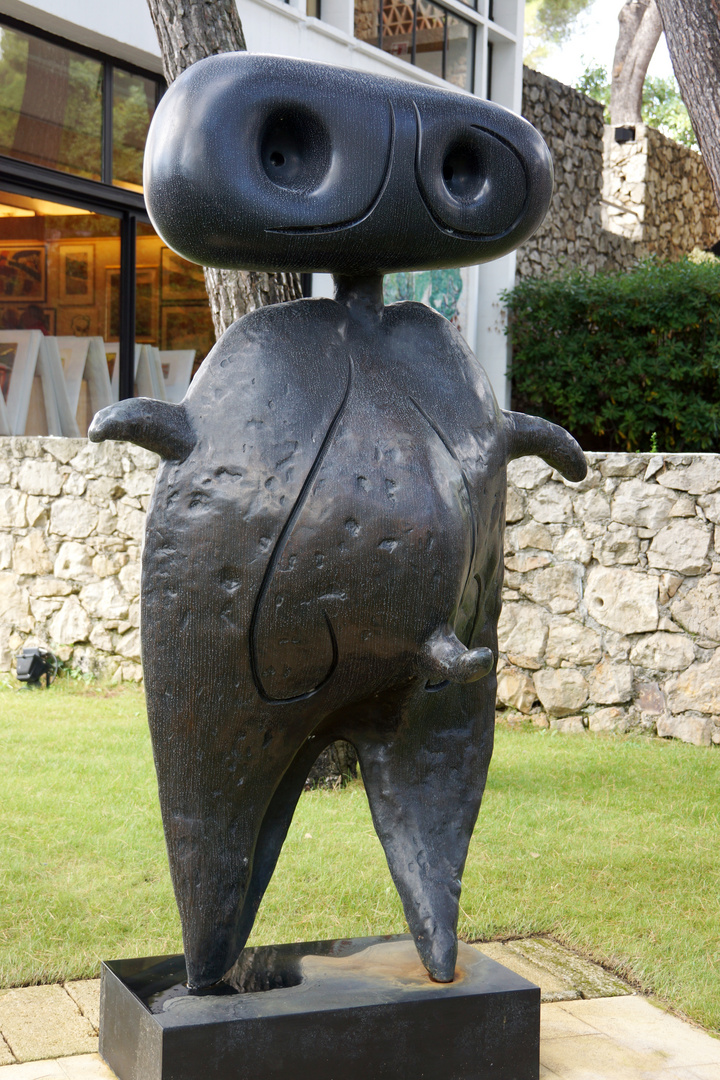 Personnage von Joan Miro 1970 in der Fondation Maeght aufgestellt