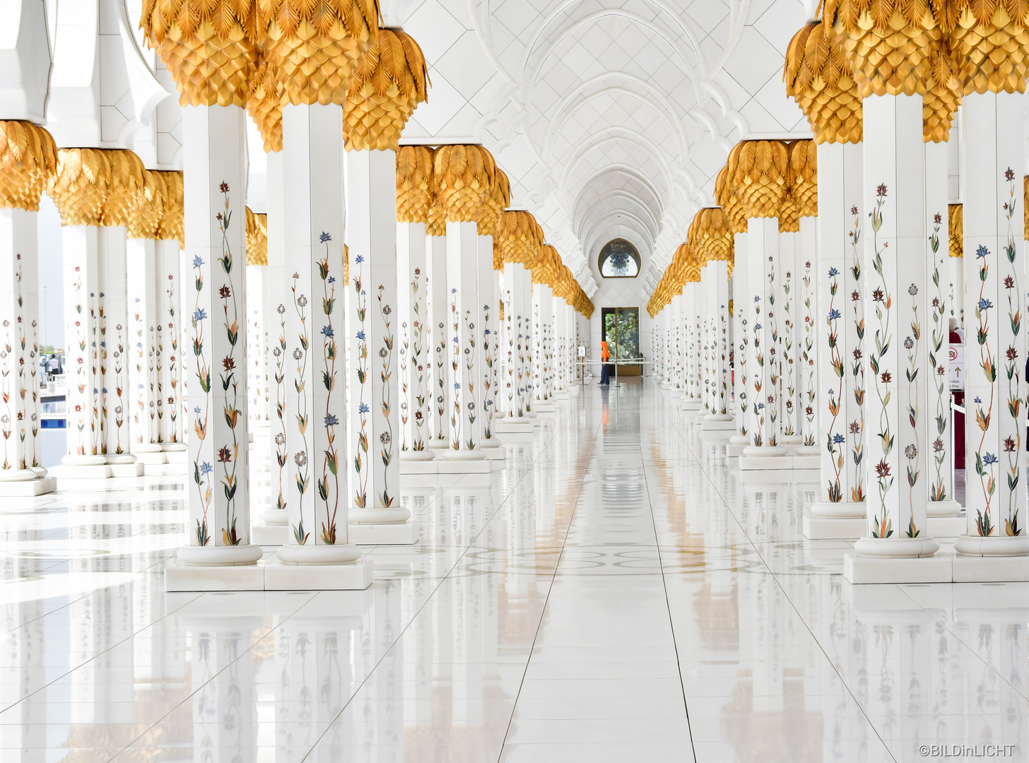 Perspektivisch -Scheich Zayed Moschee -  Abu Dhabi