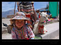 Peru 2007 / Mädchen mit traditioneller Tracht (Colca Tal)