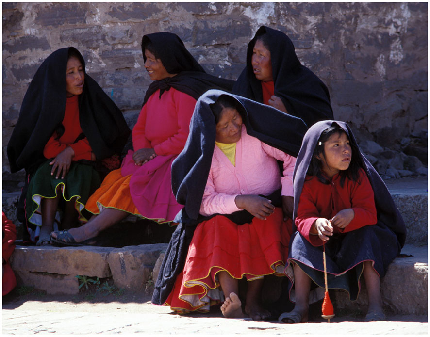 Peru: Mädchen und Frauen auf Taquile