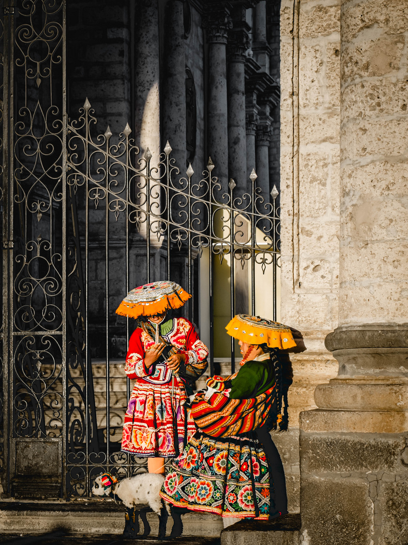 Perú | Mujeres con trajes tipicos peruanos