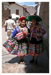 peruanische Mädchen oder Mutter und Tochter in einer Straße von Cuzco