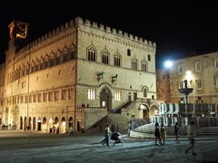 Perugia, Palazzo dei Priori by night