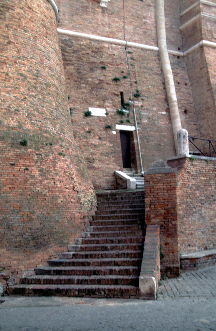 Perugia, Schlosseingang