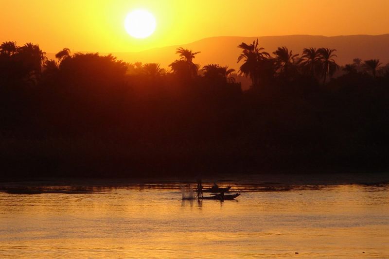 Pesca al tramonto sul Nilo