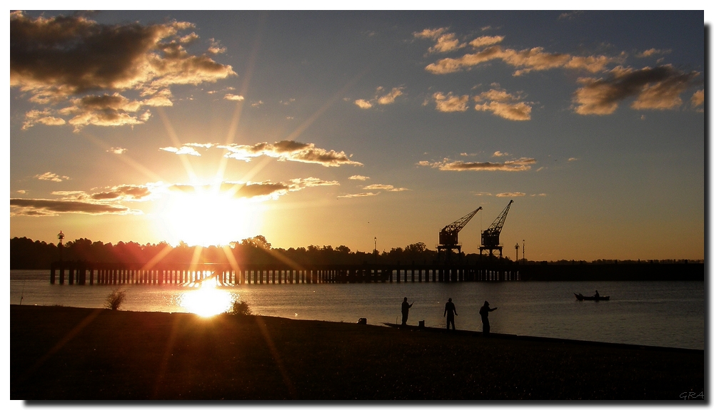 Pescadores al atardecer.