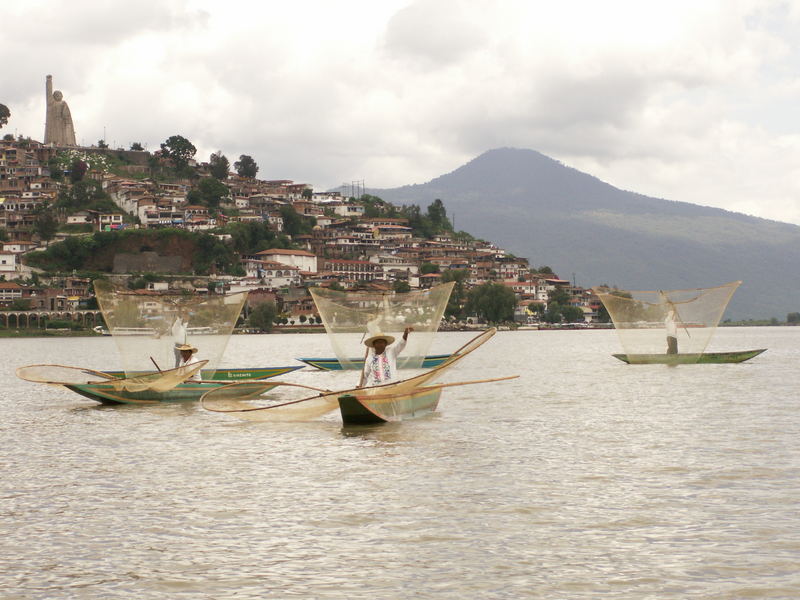 Pescadores en la isla de Janitzio Michoacan