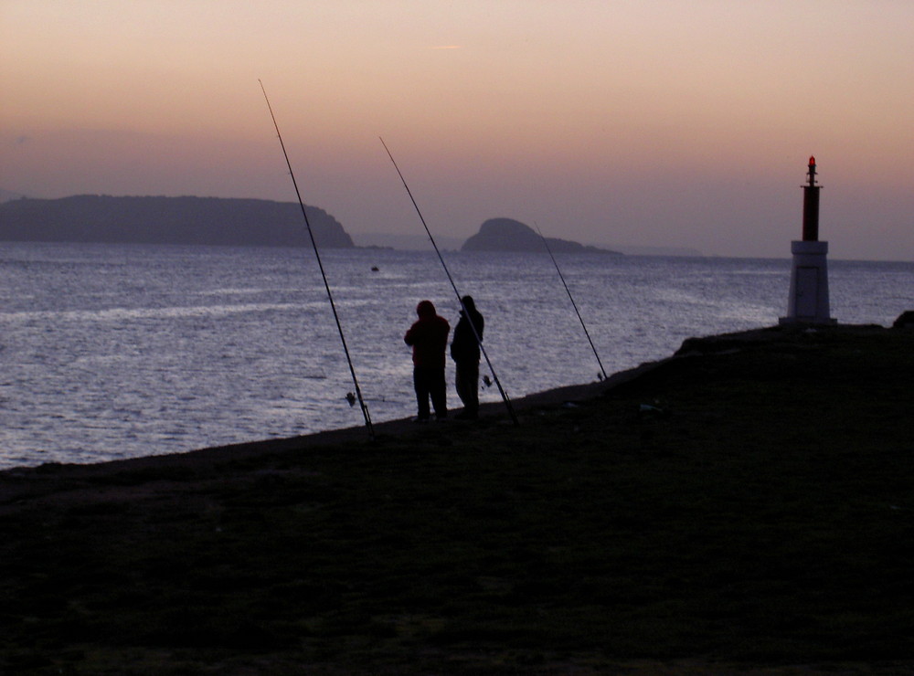 pescando al atardecer