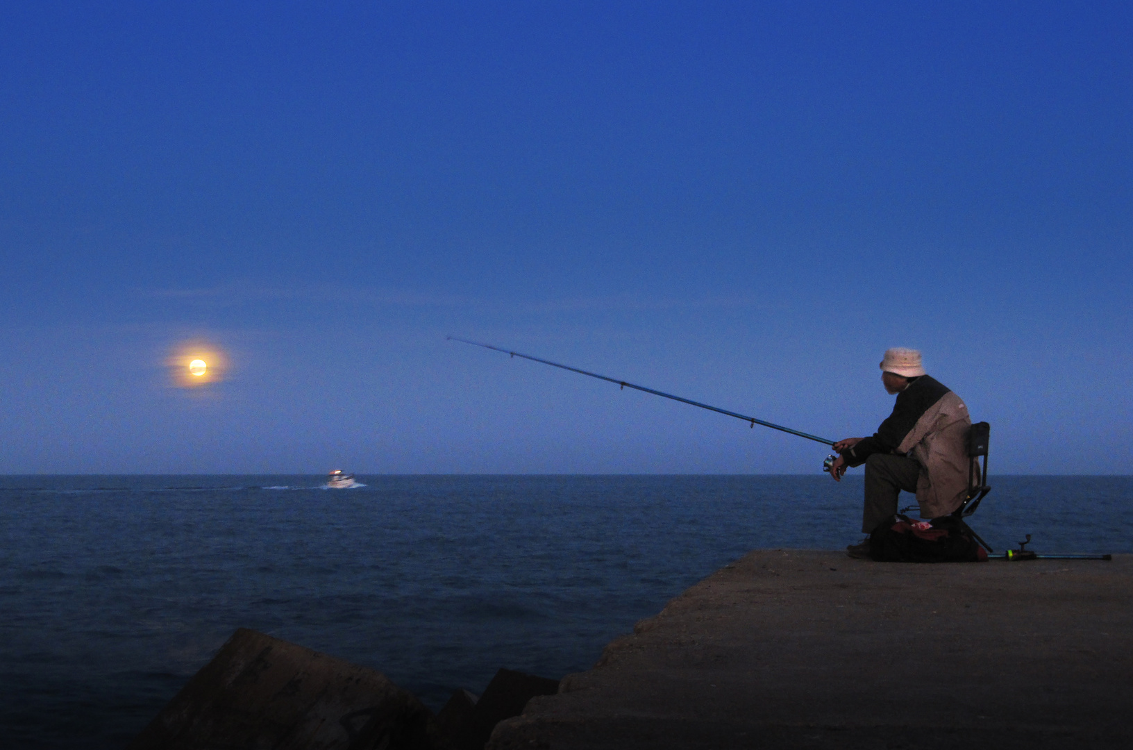 pescando en hora azul