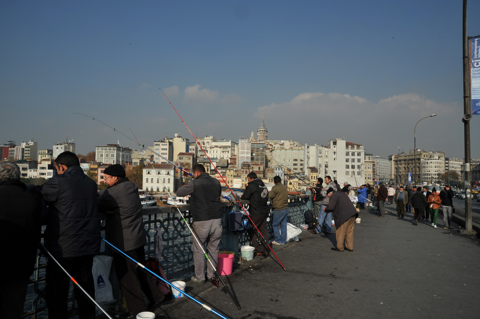 Pescatori sul ponte di Galata Istanbul