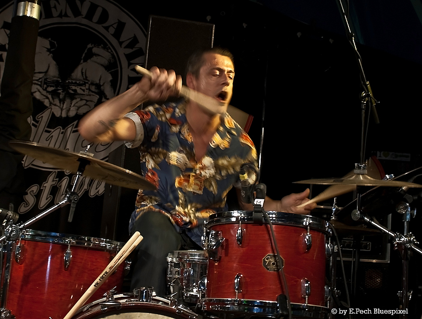 Pete de Houwer on Drums