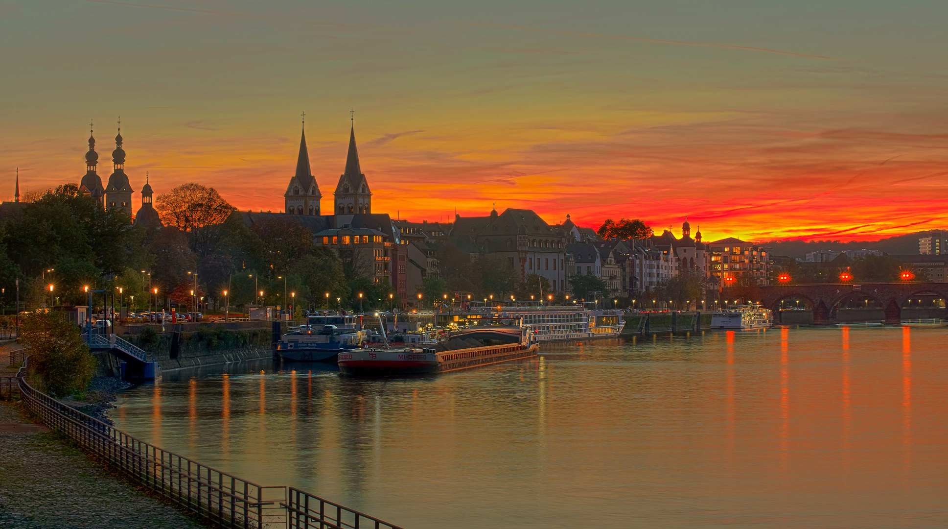 Peter-Altmeier-Ufer, Moselufer in Koblenz