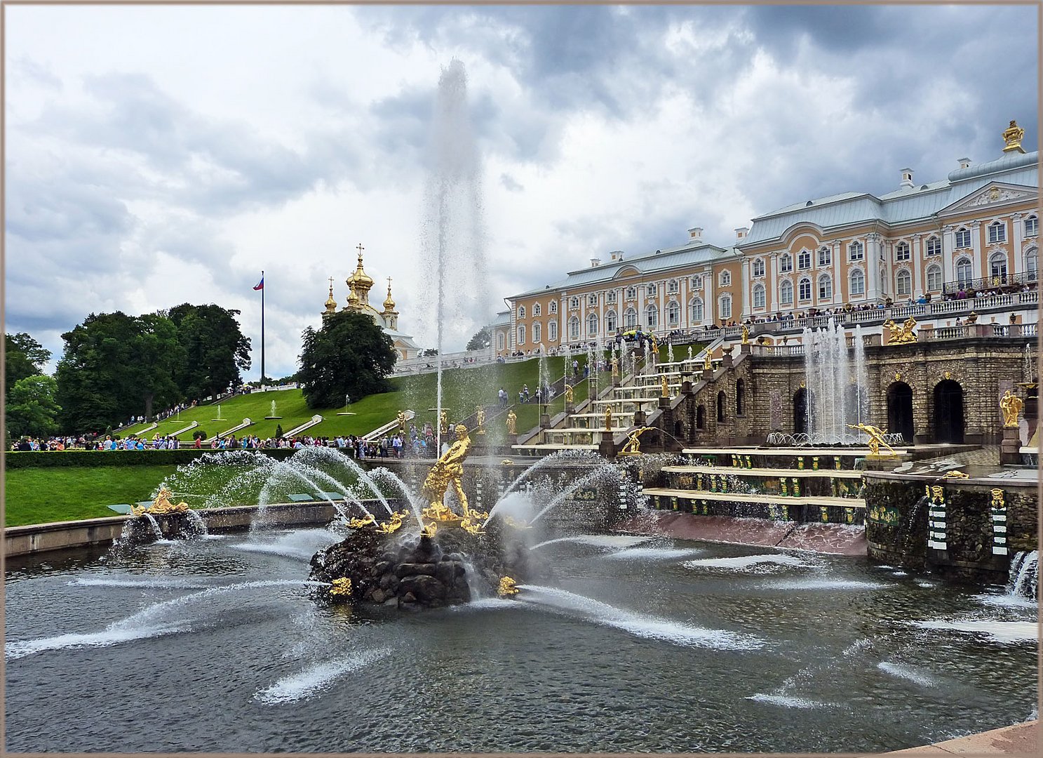 Peterhof und die Große Kaskade