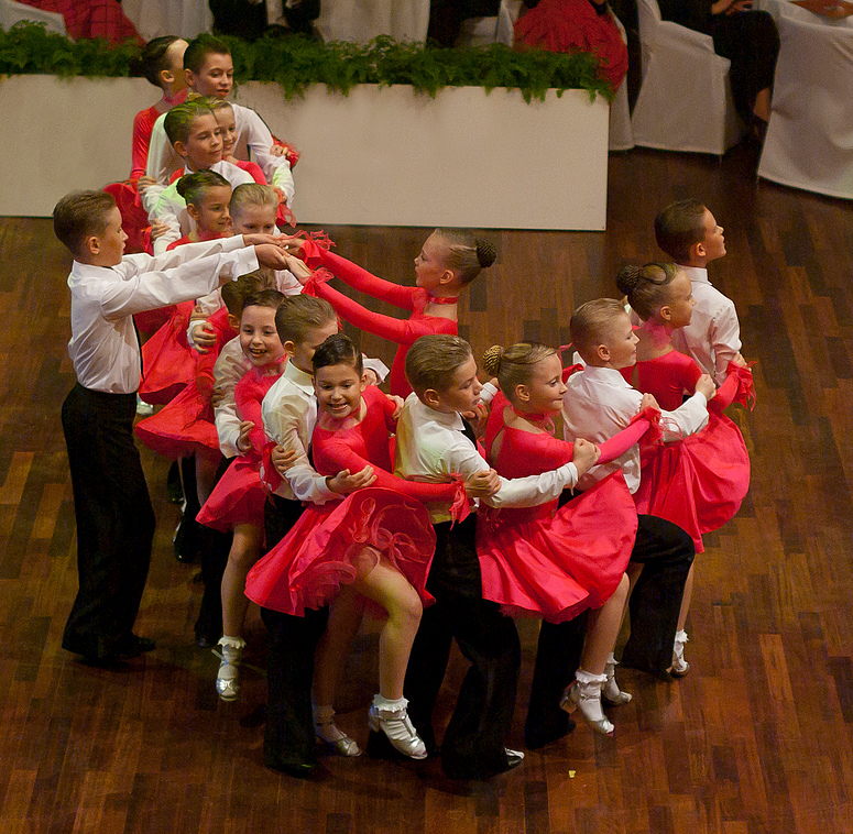 Petersburger Kindereformation bei der Tritsch-Tratsch Polka (1)