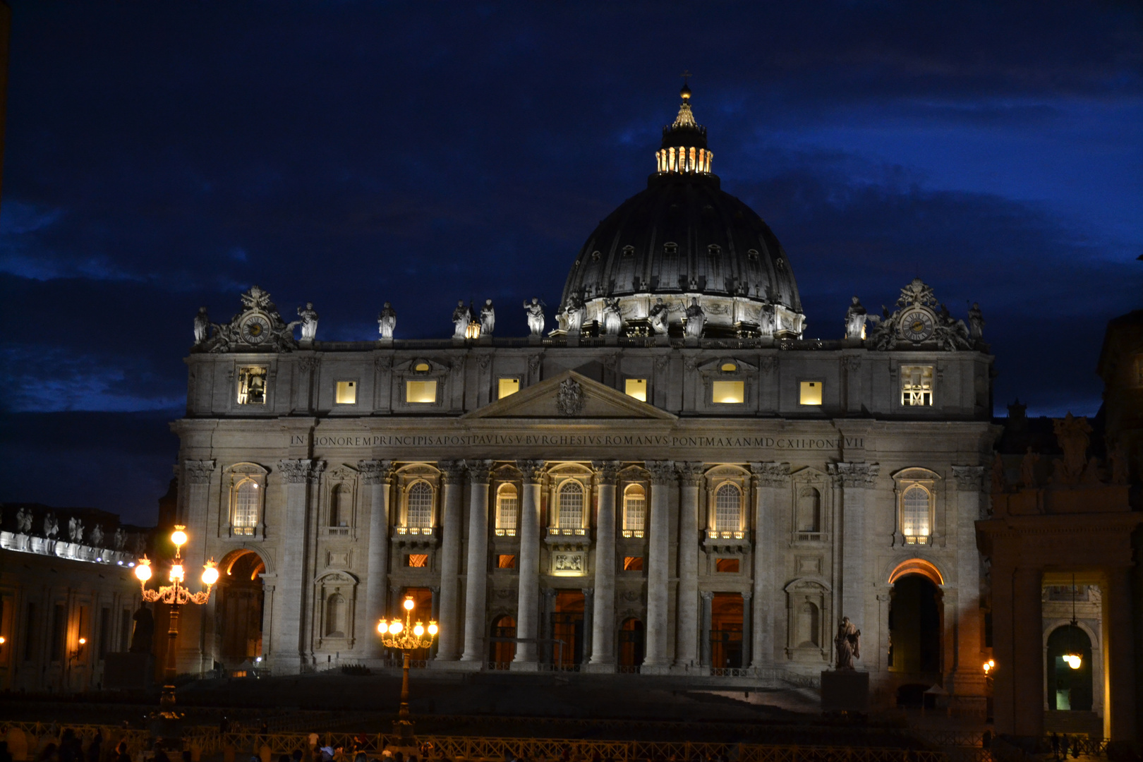 Petersdom am späten Abend