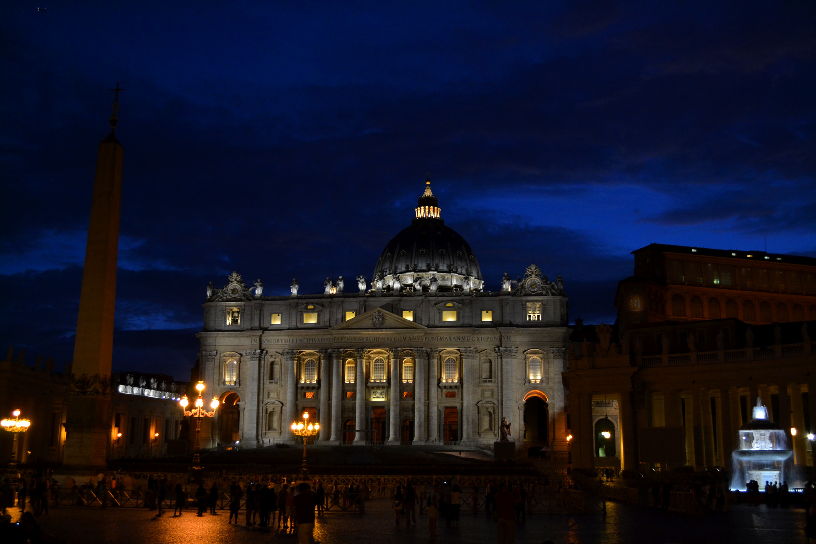 Petersdom am späten Abend