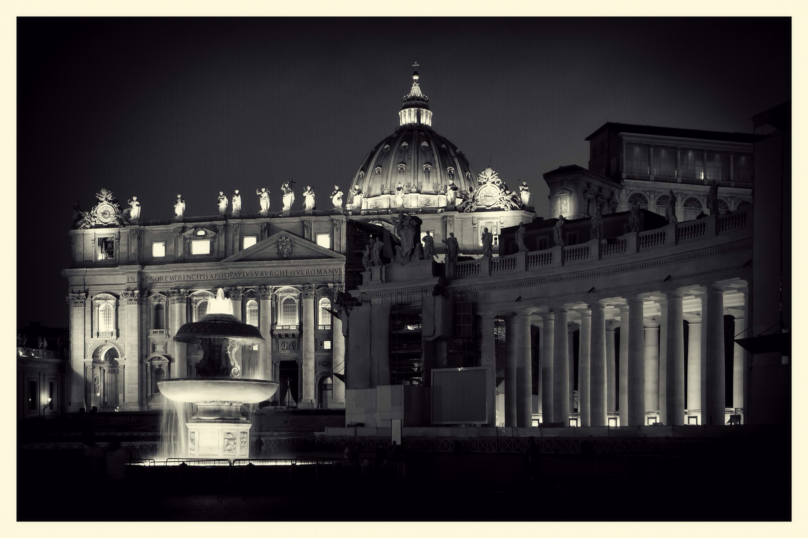 Petersdom bei Nacht