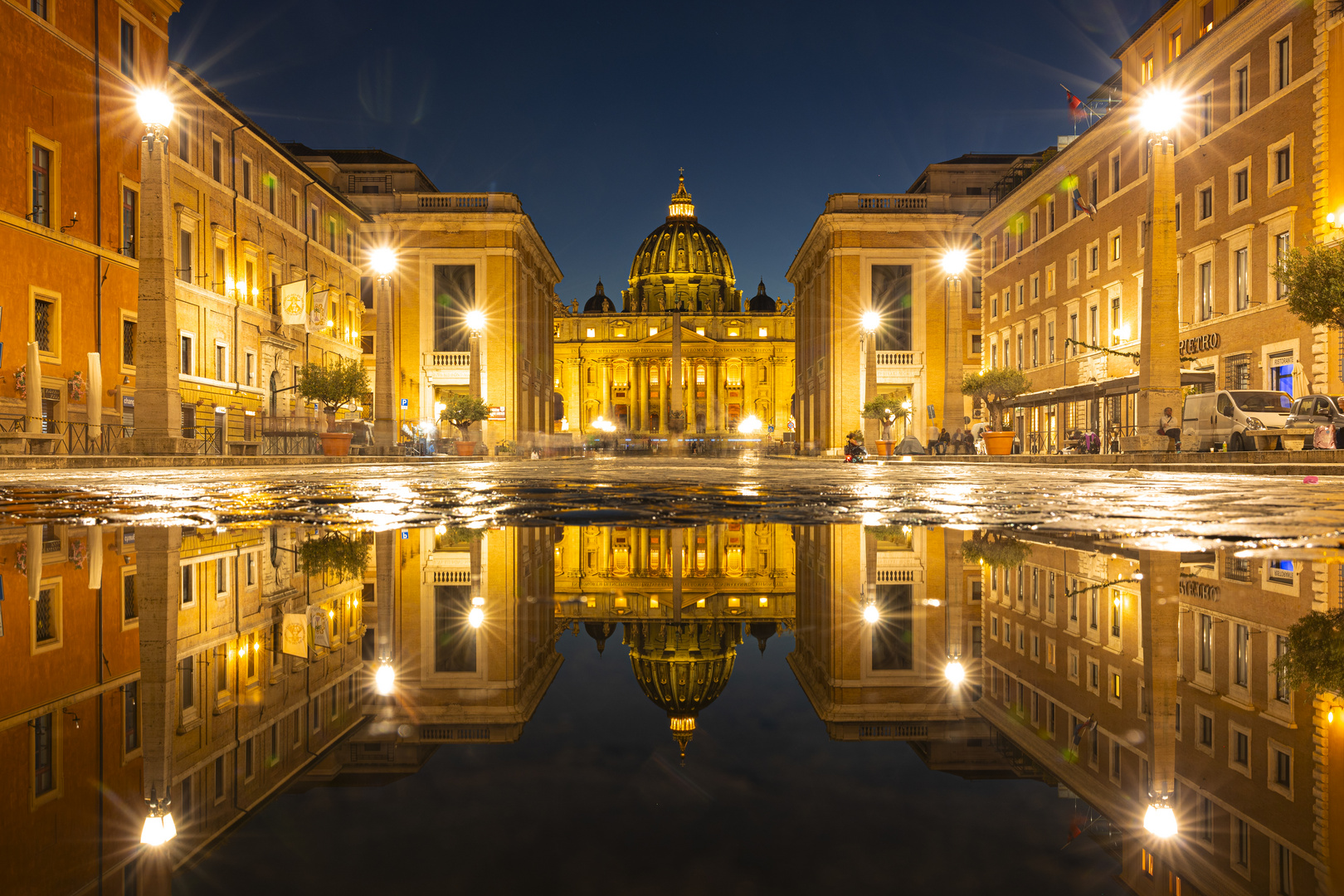 Petersdom bei Nacht