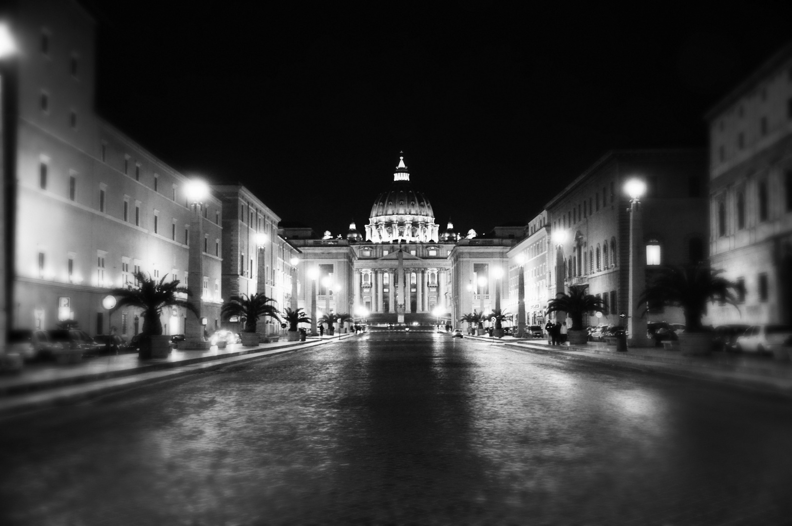 Petersdom bei Nacht