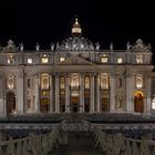 Petersdom bei Nacht