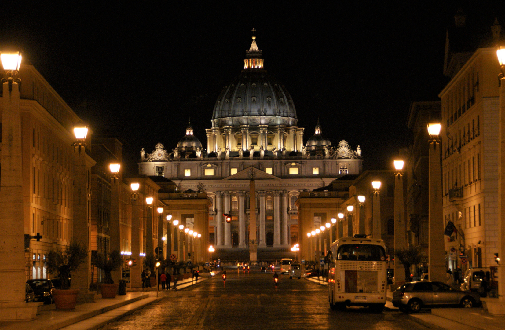 Petersdom bei Nacht 