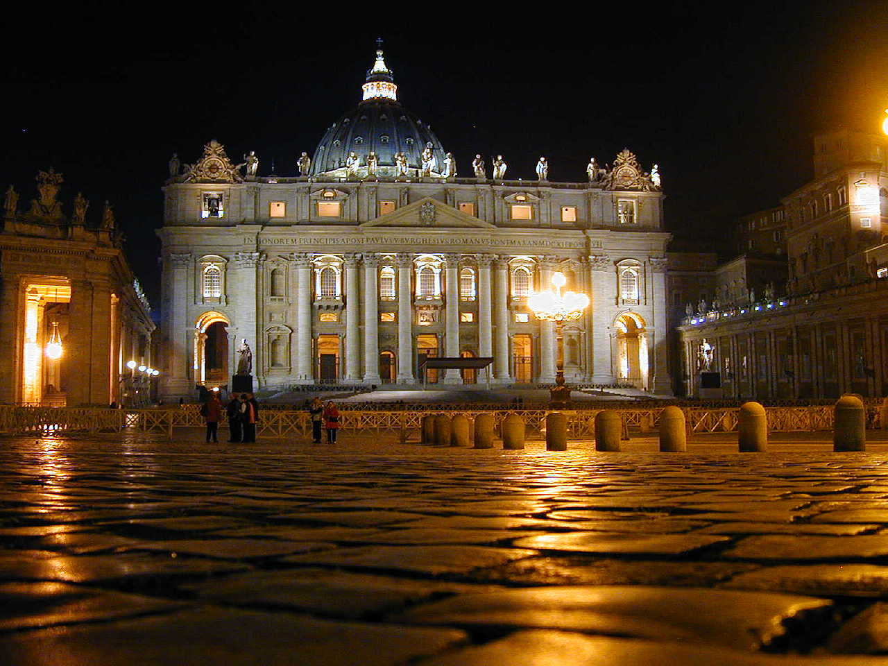 Petersdom bei Nacht