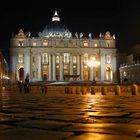 Petersdom bei Nacht