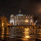 Petersdom bei Nacht