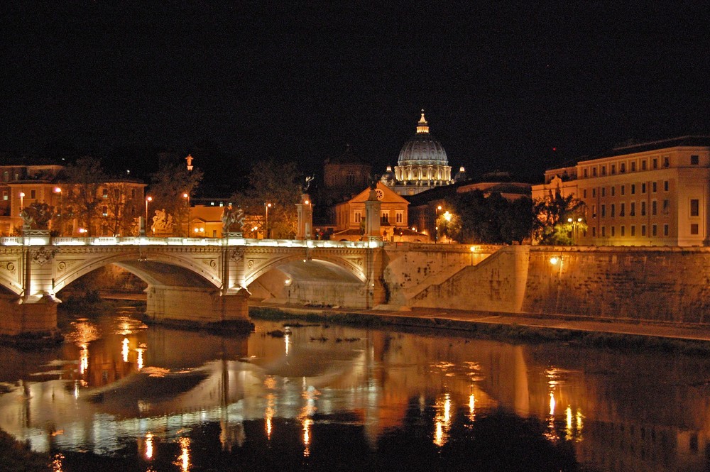 Petersdom bei Nacht