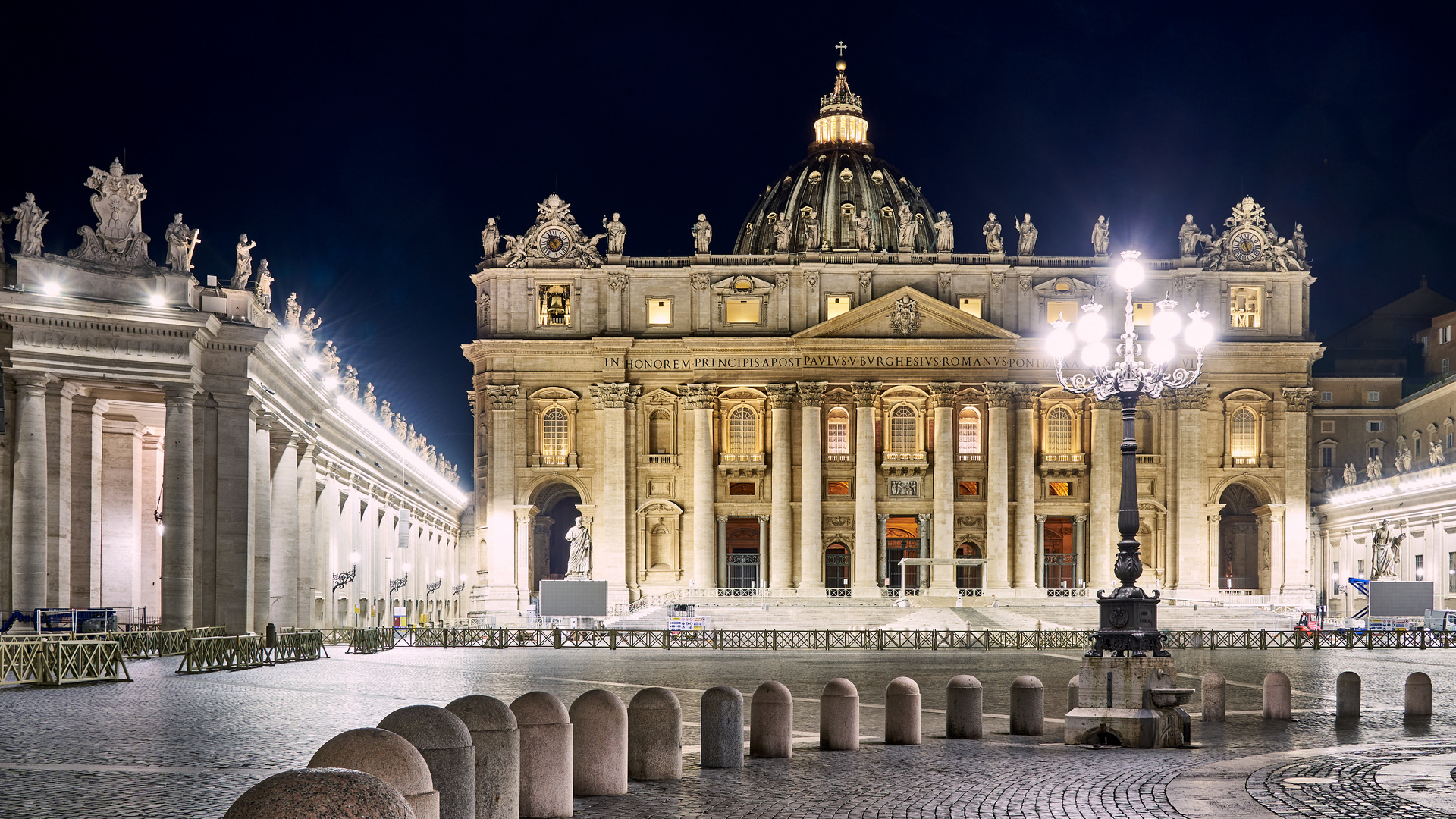 Petersdom bei Nacht