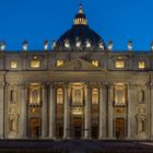 Petersdom bei Nacht