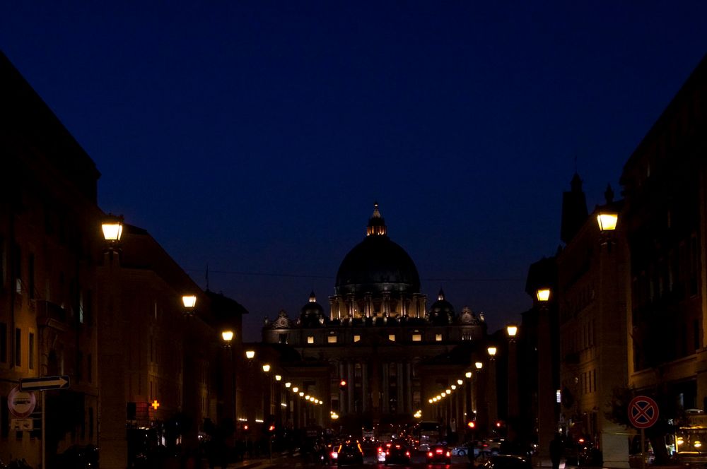 Petersdom in der blauen Stunde