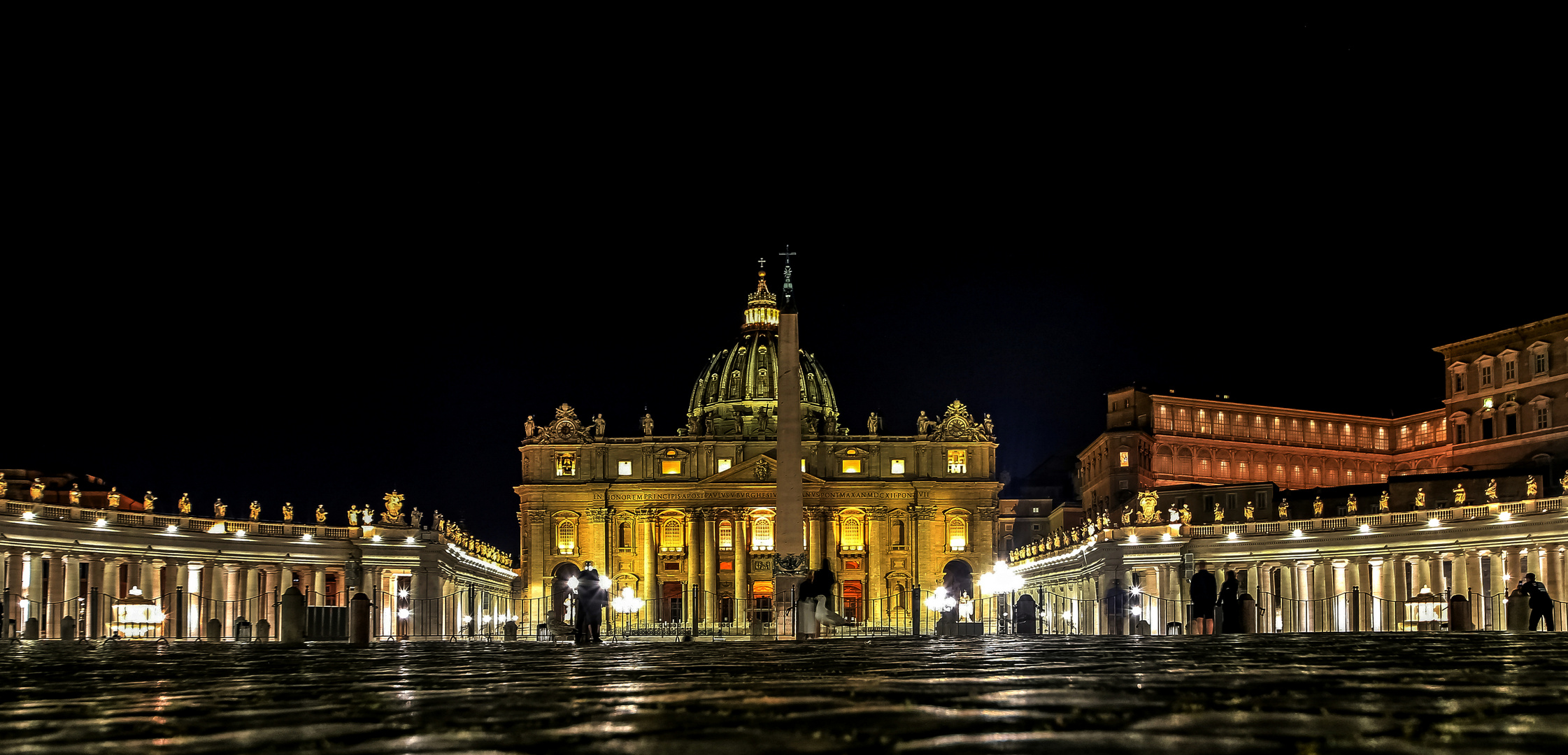 Petersdom @ night