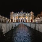 Petersdom und Petersplatz bei Nacht 