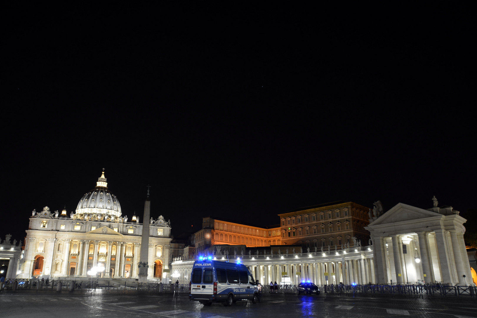 Petersdom und Petersplatz in fronto polizia