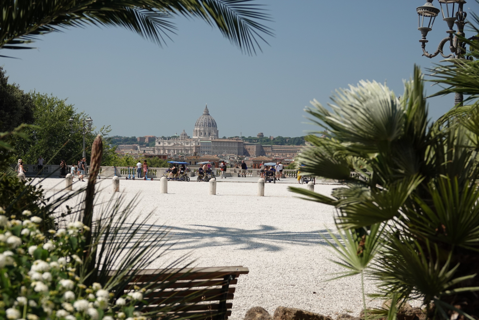 Petersdom, von der Villa Borghese aus gesehen