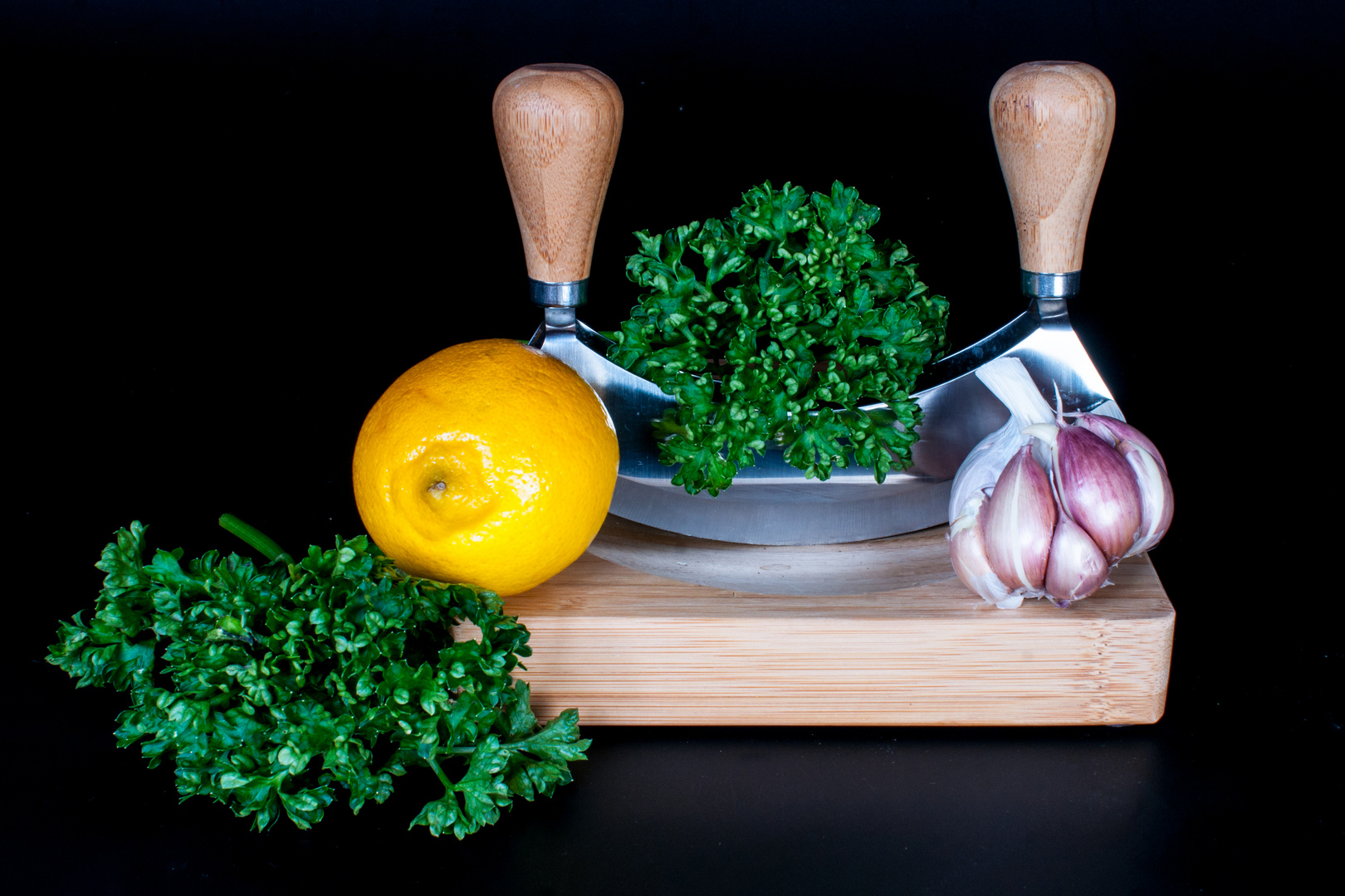 Petersilie-Hacker mit Knoblauch und Zitrone