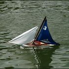 Petit bateau - Grand bassin rond - Jardin des Tuileries - Paris