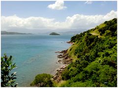 Petit chemin au bord de mer