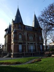 Petit château du parc des Tourelles à Bois-Colombes